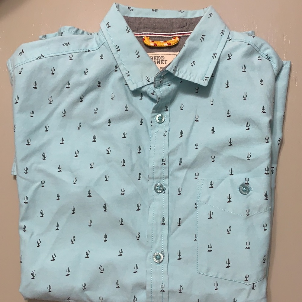 Men’s button down shirt sleeve shirt